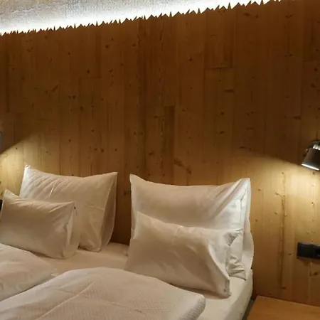 Lägenhet Arlberghome Komfort-apartments & Privat-sauna