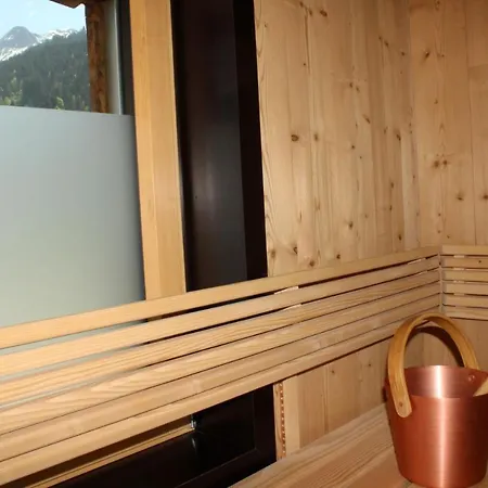 Lägenhet Arlberghome Komfort-apartments & Privat-sauna